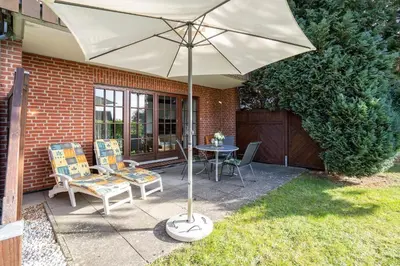 Ein Garten an der Unterkunft Schmiedestraße 3 Küstencharme