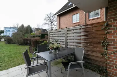 Ein Garten an der Unterkunft Seepark Strandglück