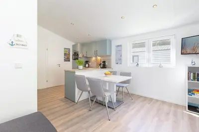 Küche/Küchenzeile in der Unterkunft Ferienhäuser Lübecker Bucht Ferienhaus Strandläufer