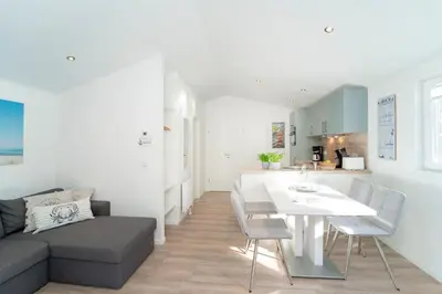 Küche/Küchenzeile in der Unterkunft Ferienhäuser Lübecker Bucht Ferienhaus Strandläufer