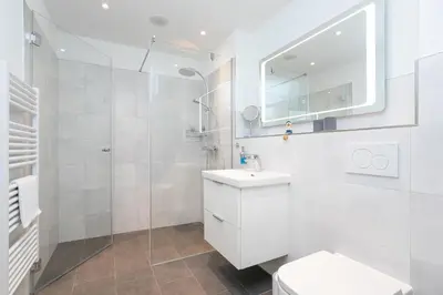 Ein Badezimmer in der Unterkunft Passatstieg 1 Lüddn Traum