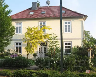 Ein Garten an der Unterkunft Altes Schulhaus