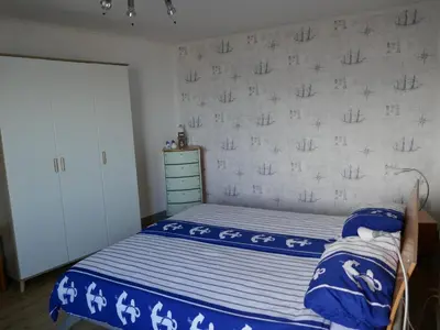 Ein Bett oder Betten in einem Zimmer der Unterkunft Wohnen am Seglerhafen mit Traveblick im Kontorhaus viele Extras