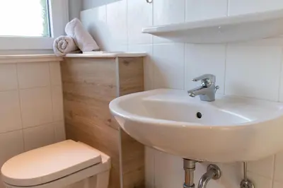Ein Badezimmer in der Unterkunft Ferienhaus Kleeblatt 5 - Zentrale, ruhige Lage mit Garten und Terrasse