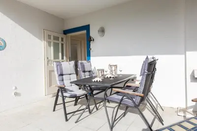 Ein Patio oder anderer Außenbereich in der Unterkunft Ferienhaus Kleeblatt 5 - Zentrale, ruhige Lage mit Garten und Terrasse