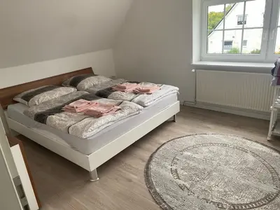 Ein Bett oder Betten in einem Zimmer der Unterkunft Ferienwohnung Falkenfeld