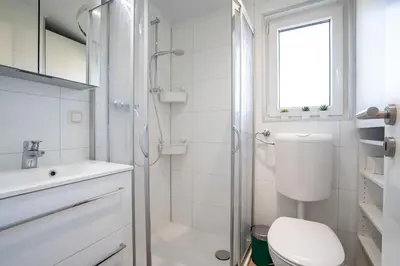 Ein Badezimmer in der Unterkunft Casa del Sol Scharbeutz - Sauna kostenlos - 1 kleiner Hund willkommen - umzäunter Garten