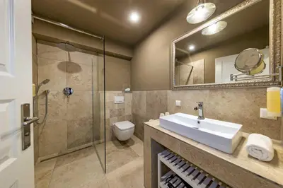 Ein Badezimmer in der Unterkunft Romantik Hotel Friederikenhof Hotel Restaurant & Spa