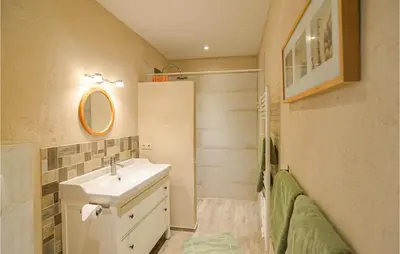 Ein Badezimmer in der Unterkunft 3 Bedroom Cozy Home In Thandorf