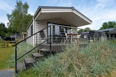 Das Gebäude in dem sich das Ferienhaus befindet