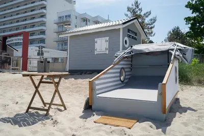 Ein Strand an oder in der Nähe der Zelt-Lodge