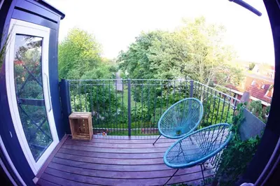 Ein Balkon oder eine Terrasse in der Unterkunft Gemütliche 4ZKB im grünen Herzen Lübecks
