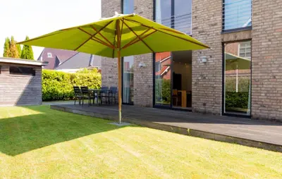 Ein Garten an der Unterkunft Ferienwohnung Zeitfenster Haffkrug