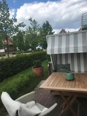 Ein Garten an der Unterkunft Strandbude16