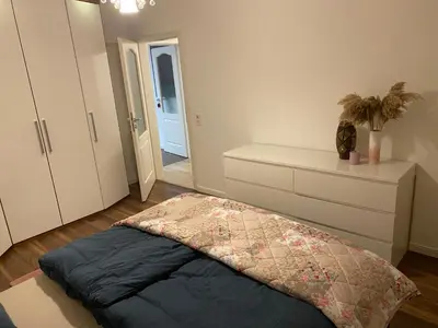 Ein Bett oder Betten in einem Zimmer der Unterkunft Geräumige und schöne Wohnung direkt in der Lübecker Innenstadt