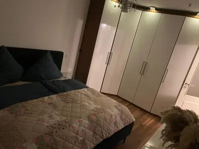 Ein Bett oder Betten in einem Zimmer der Unterkunft Geräumige und schöne Wohnung direkt in der Lübecker Innenstadt