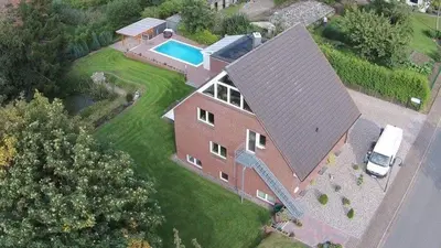 Der Swimmingpool an oder in der Nähe von Landluft