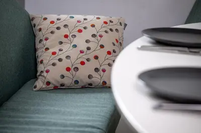 Ein Sitzbereich in der Unterkunft Ferienwohnung Sea Breeze Scharbeutz bietet Platz für bis zu 6 Personen in zentraler Lage von Scharbeutz