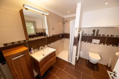 Ein Badezimmer in der Unterkunft Ferienwohnung Sea Breeze Scharbeutz bietet Platz für bis zu 6 Personen in zentraler Lage von Scharbeutz