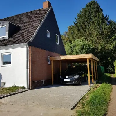 Das Gebäude in dem sich das Ferienhaus befindet