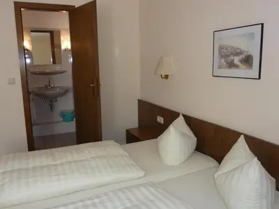 Ein Bett oder Betten in einem Zimmer der Unterkunft Hotel Grüner Jäger