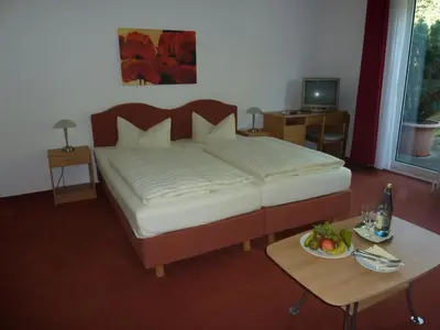 Ein Bett oder Betten in einem Zimmer der Unterkunft Hotel Grüner Jäger