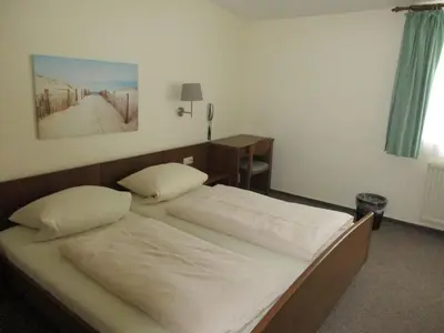 Ein Bett oder Betten in einem Zimmer der Unterkunft Hotel Grüner Jäger