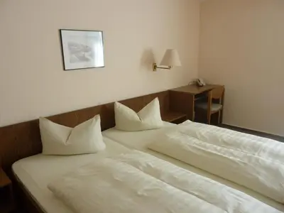 Ein Bett oder Betten in einem Zimmer der Unterkunft Hotel Grüner Jäger