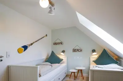 Ein Bett oder Betten in einem Zimmer der Unterkunft Cooles Ferienhaus HAFF COAST im Surfer-Style in Scharbeutz - Haffkrug