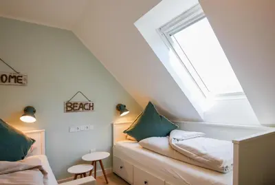 Ein Bett oder Betten in einem Zimmer der Unterkunft Cooles Ferienhaus HAFF COAST im Surfer-Style in Scharbeutz - Haffkrug