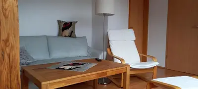 Ein Sitzbereich in der Unterkunft Ferienwohnung Vor den Toren Lübecks