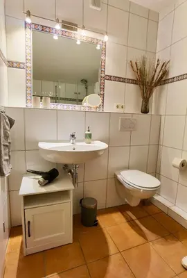 Ein Badezimmer in der Unterkunft Penthouse Hafenblick - private Sauna - Teil der HolidayEscapes Kollektion