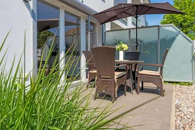 Ein Garten an der Unterkunft Strandvilla Augustusbad Wohnung 1