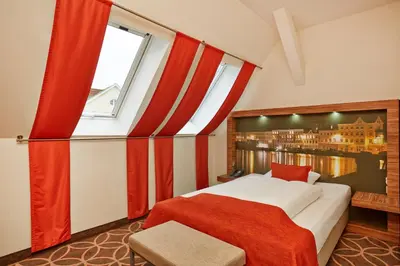 Ein Bett oder Betten in einem Zimmer der Unterkunft H+ Hotel Lübeck