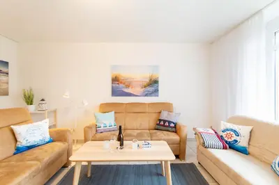 Ein Sitzbereich in der Unterkunft Ferienhaus Lora - Haffkrug