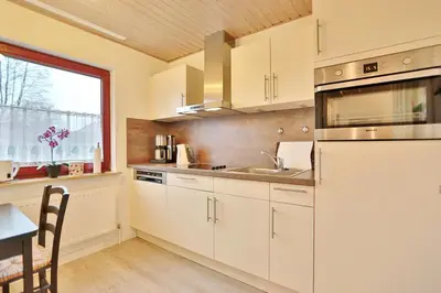 Küche/Küchenzeile in der Unterkunft Ferienhaus Ahornweg Niendorf Ostsee Ahornweg Niendorf Ostsee