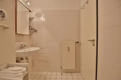 Ein Badezimmer in der Unterkunft Strandhotel - Niendorf Strandhotel Niendorf Appartement 48