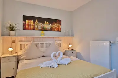 Ein Bett oder Betten in einem Zimmer der Unterkunft Villa am Meer Villa am Meer Strandallee 48 Appartement 10