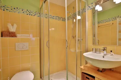 Ein Badezimmer in der Unterkunft Villa am Meer Villa am Meer Strandallee 48 Appartement 10