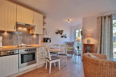 Küche/Küchenzeile in der Unterkunft Villa am Meer Villa am Meer Strandallee 48 Appartement 10