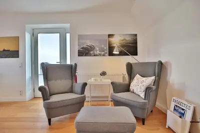 Ein Sitzbereich in der Unterkunft Haus zur Niendorfer Sonne Haus Schwalbennest