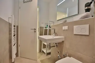 Ein Badezimmer in der Unterkunft Residenz Wolburgstraße 49 Appartement Friedl Wolburgstr 49 Appartement 5
