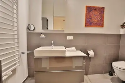 Ein Badezimmer in der Unterkunft Villa Frankfurt Villa Frankfurt Appartement 01