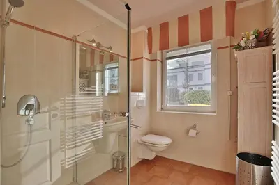 Ein Badezimmer in der Unterkunft Sunshine-Residenz Sunshine Residenz Appartement 1 Godewind