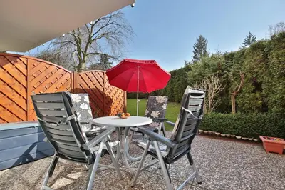Ein Garten an der Unterkunft Haus Parkblick, Timmendorfer Strand Haus Parkblick Appartement 04