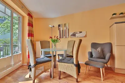 Ein Sitzbereich in der Unterkunft Villa am Meer Villa am Meer Strandallee 48 Appartement 07