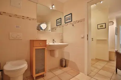 Ein Badezimmer in der Unterkunft Moderne Strandvilla Moderne Strandvilla Appartement 2