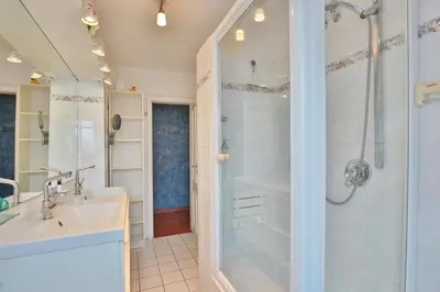 Ein Badezimmer in der Unterkunft Timmendorfer Strand Haus Parkblick Appartement 10