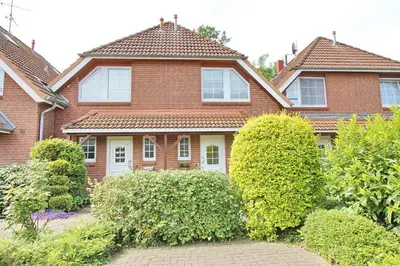 Ein Garten an der Unterkunft Strandhus Strandhus