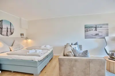 Ein Bett oder Betten in einem Zimmer der Unterkunft Villa Idyll Strandstudio Appartement 12 in der Villa Idyll